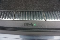 
										bi-xenon*panorama*kamera*navi*190KM*DSG full									