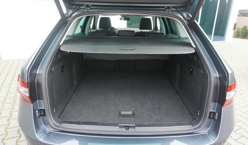 
								bi-xenon*panorama*kamera*navi*190KM*DSG full									